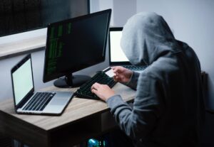 Illustration av AI-bedrägeri med kreditkort