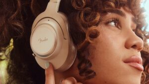 Fender lanserar sina första hörlurar