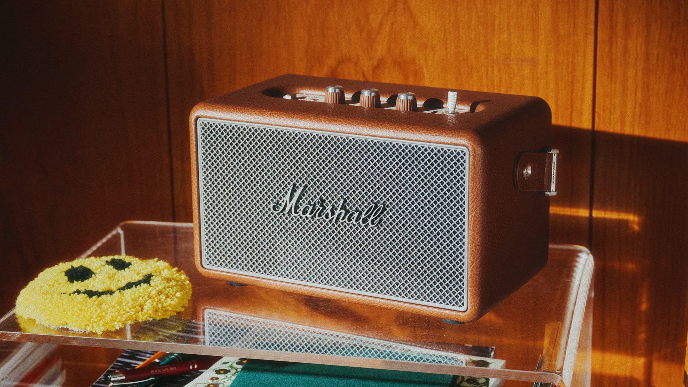 Marshall släpper nya färger till hörlurar och högtalare