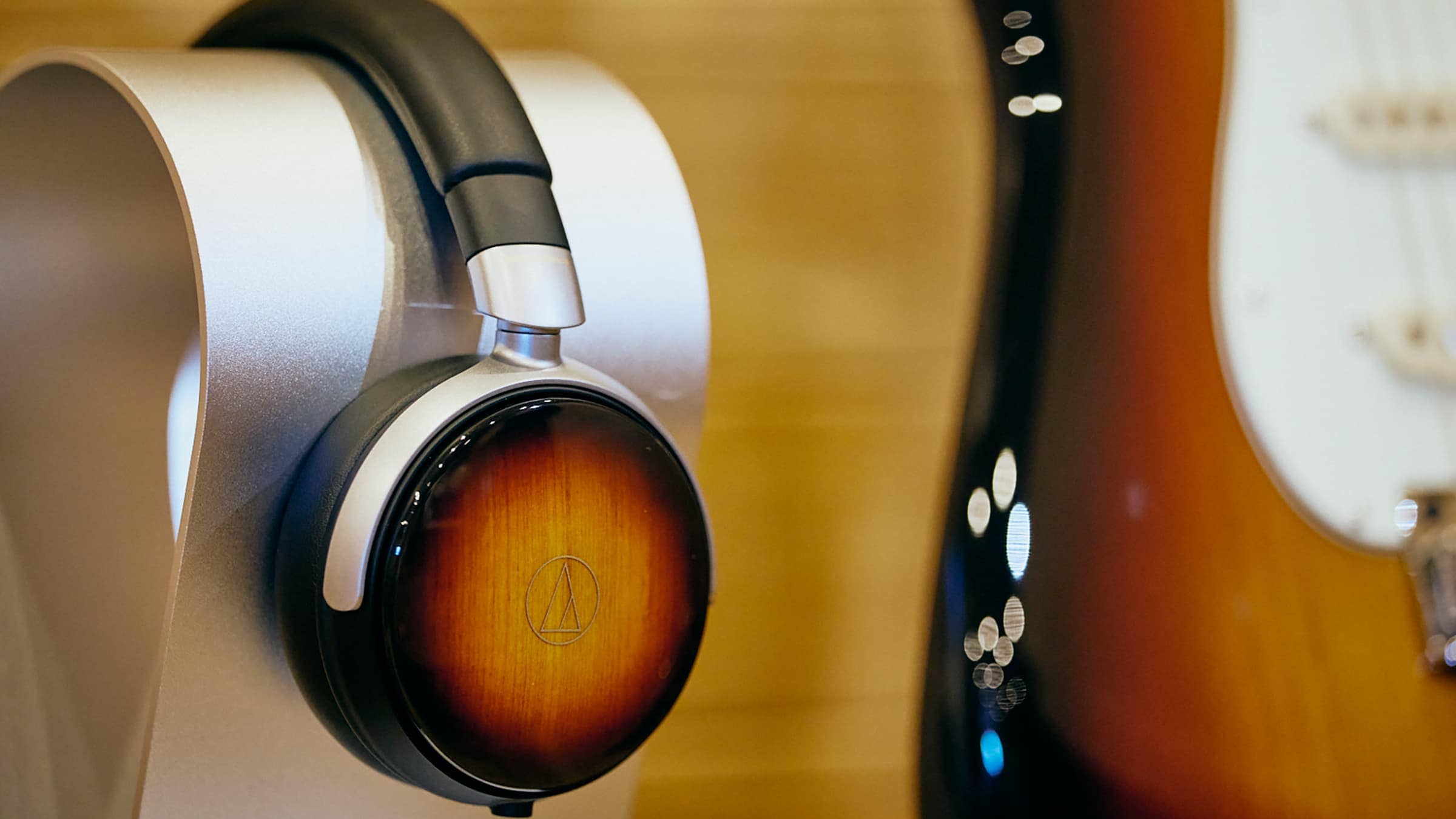 Audio-Technica släpper exklusiva hörlurar med gitarrinspirerad design