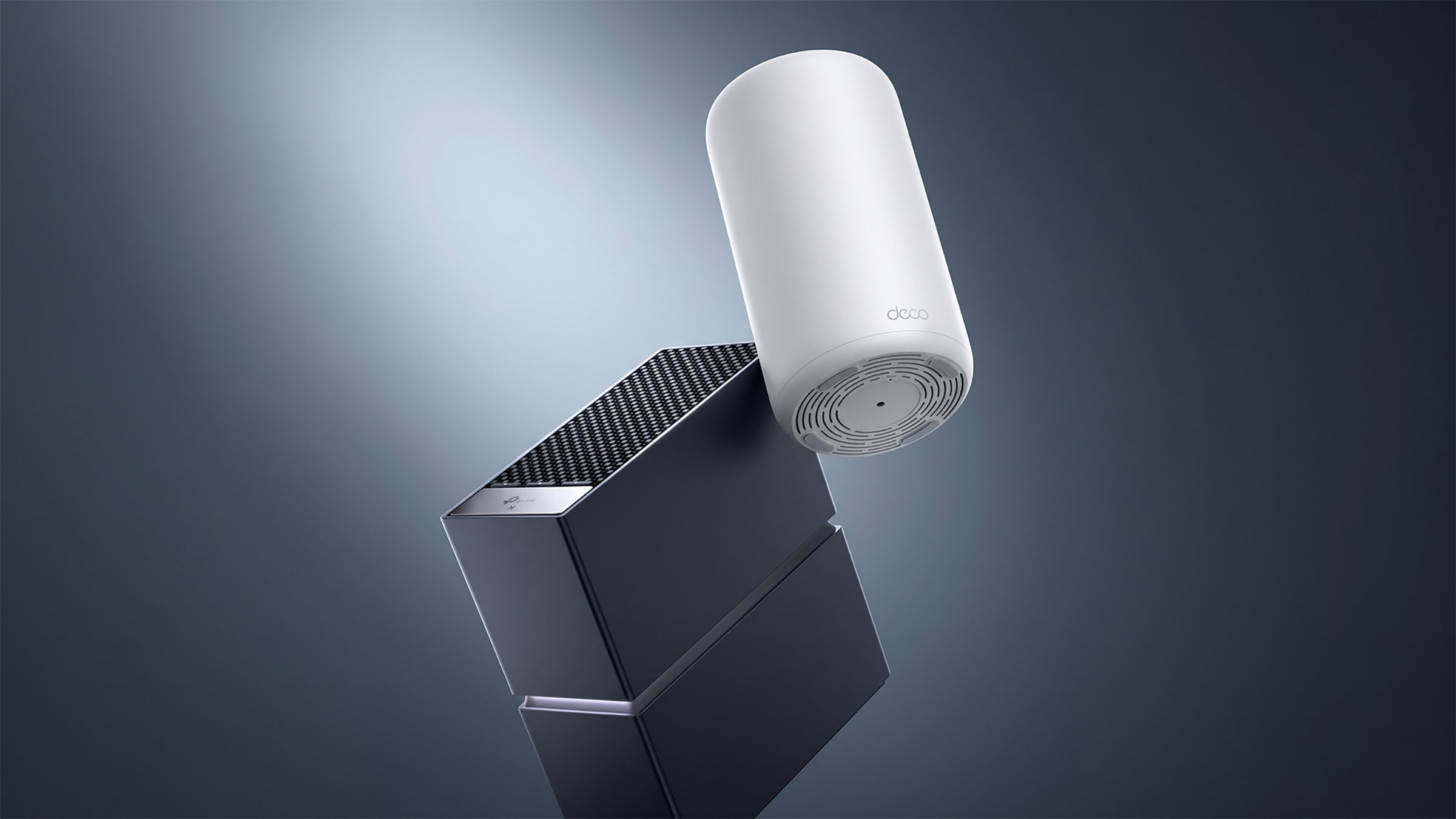 TP-Link Archer 8 Ultra i en modern arbets- och hemmiljö.