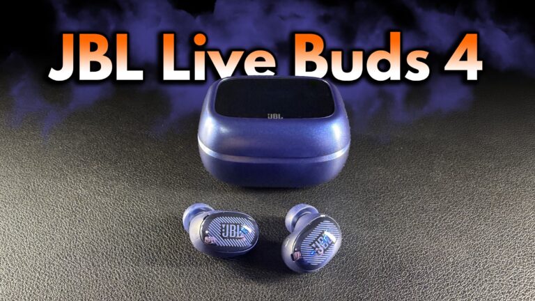JBL Live Buds 4 med smart laddningsetui och pekskärm framför blå bakgrund.