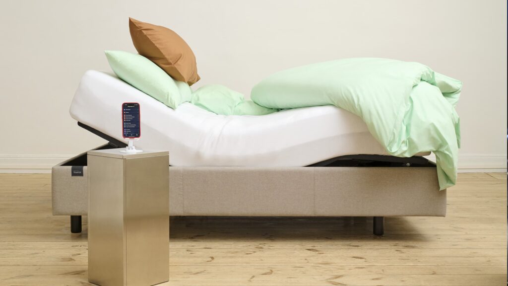 Tempur Smart Bed är en intelligent säng som kan upptäcka snarkning och analysera sömnen.
